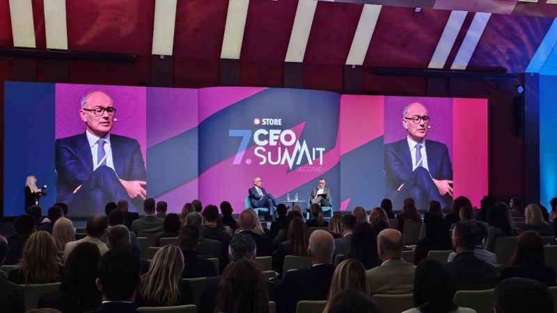 7. CEO Summit Beograd v polnem teku, čakajoč na Nobelovega nagrajenca, Jamesa A. Robinsona