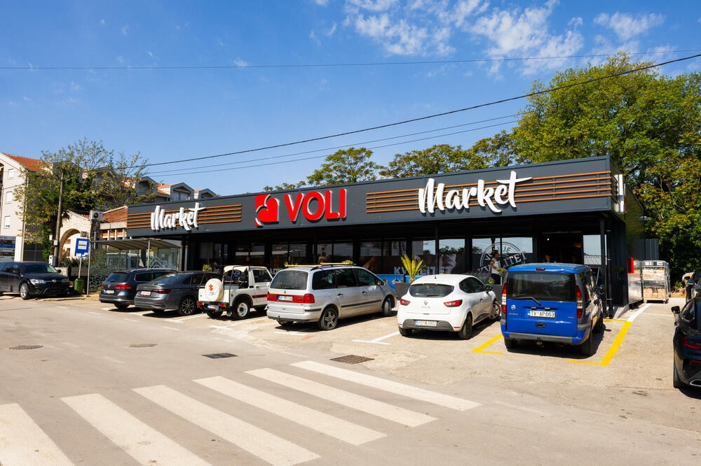 Črna gora: Voli je v Radovićih odprl novo trgovino na starem mestu