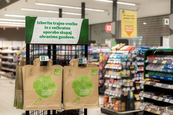 Vrata odprl prenovljen Tuš supermarket Planet Kranj