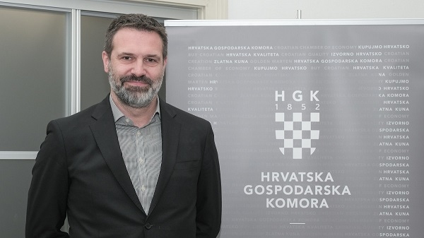 HGK zahteva odprtje (skoraj) vseh trgovin