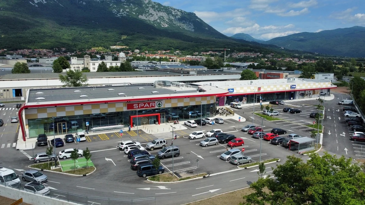 V Ajdovščini odprt celoten trgovski objekt Spar