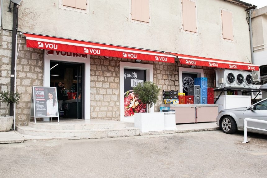 Črna gora: Kupci v prenovljenem Voliju v Hercegnovem