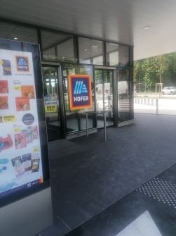 Hoferjeva trgovina št.90 se je "rodila" pred praznikom v ljubljanskem Polju