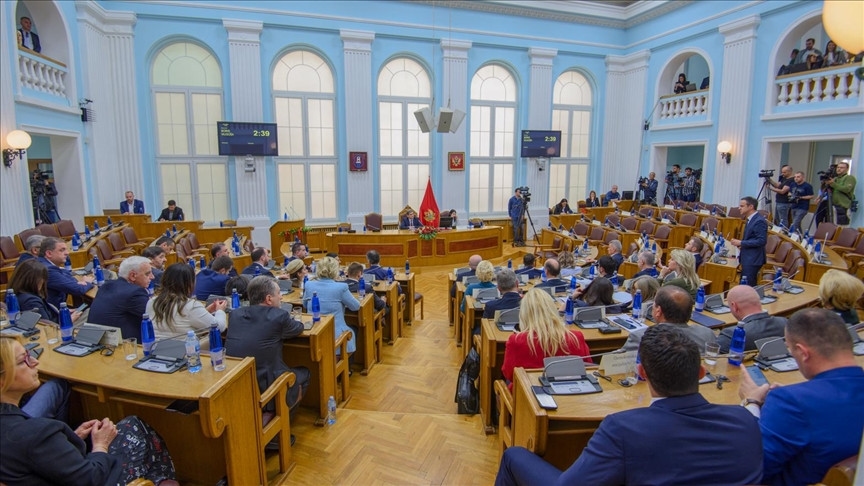 Nižje cene goriva, dražje cigarete in (začasno) ukinili DDV na moko in olje