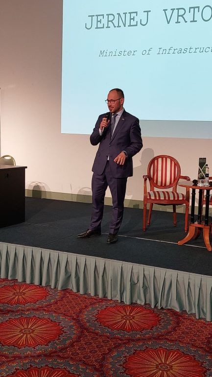 Vrtovec na logističnem kongresu obljubil podporo slovenski logistiki