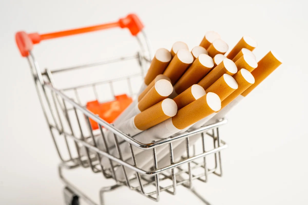 Belgija: Trgovci na drobno bodo lahko od leta 2027 spet prodajali cigarete