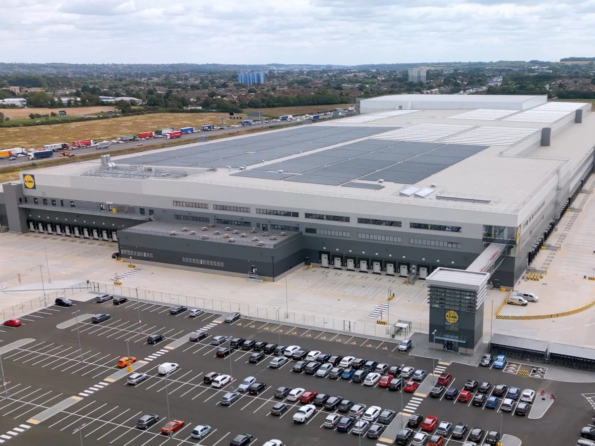 Velika Britanija: Lidl odprl največje skladišče, naložba vredna 300 milijonov funtov