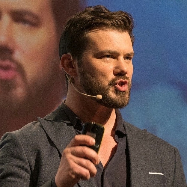 SCOTT GOULD: Če hočete vplesti ljudi, morate z njimi stalno komunicirati
