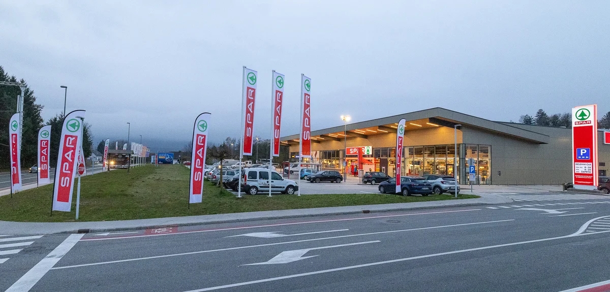 Spar s prenovljeno podobo v Radovljici ponovno odprl svoja vrata