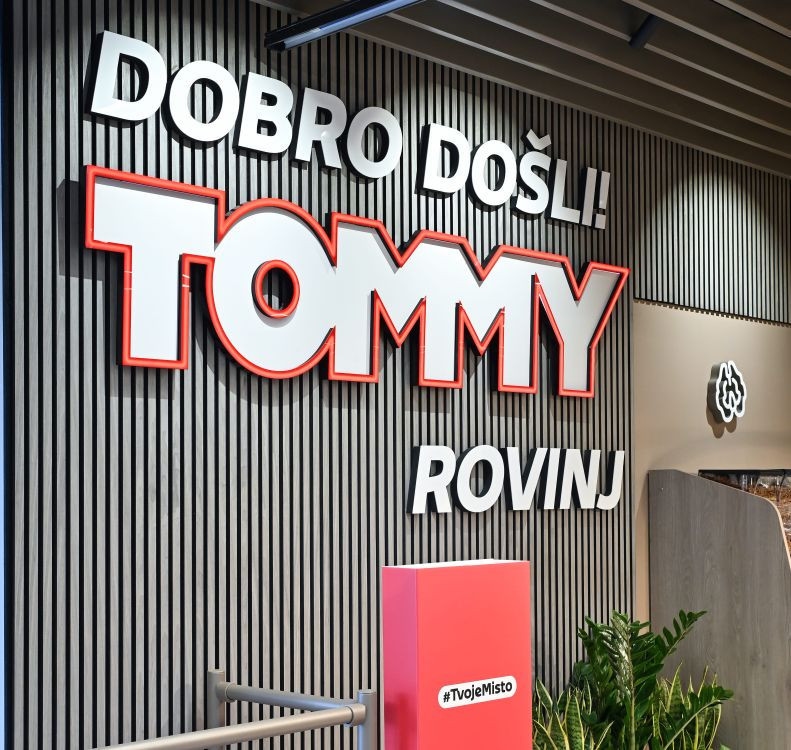 Hrvaška: Tommy odprl maximarket v Rovinju