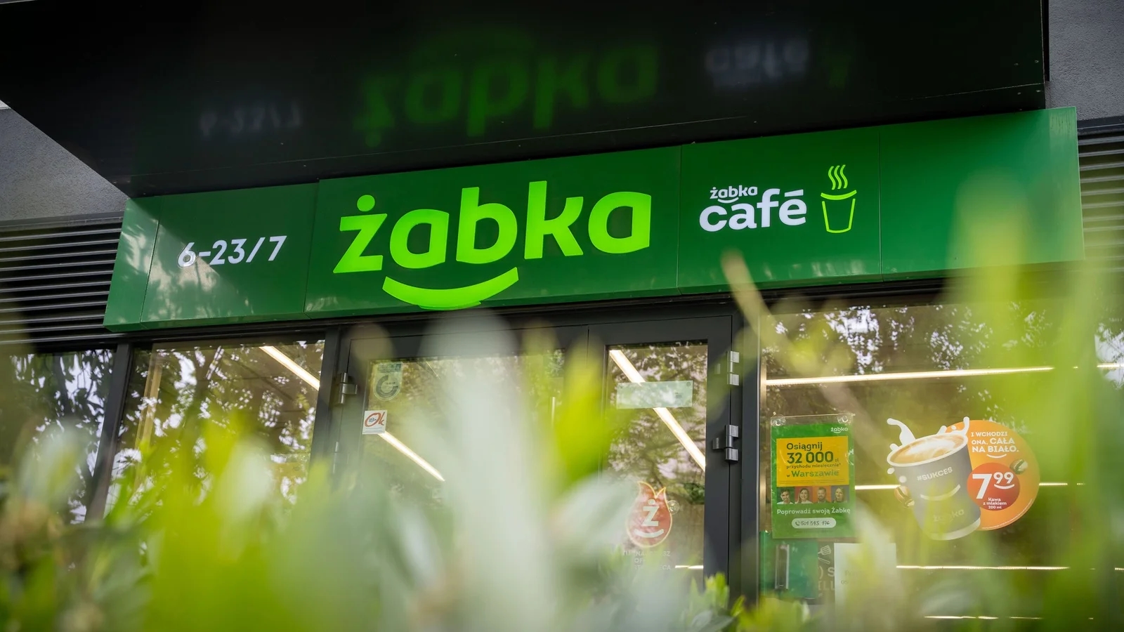 Poljska: Alimentation Couche-Tard prevzema Żabko za okoli 7,64 milijarde evrov