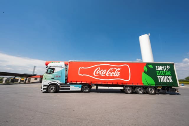 Srbija: Coca-Cola HBC Srbija uvaja prve električne vlačilce v transportno mrežo