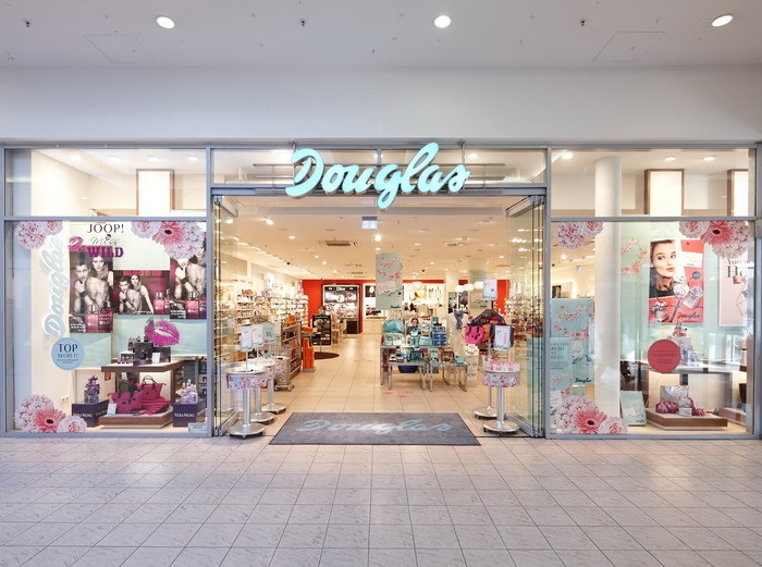 Douglas zapira cca.500 od 2400 drogerij v Evropi