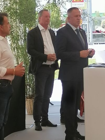 Počivalšek vztraja pri novih bonih za gostinstvo, turizem in kulturo