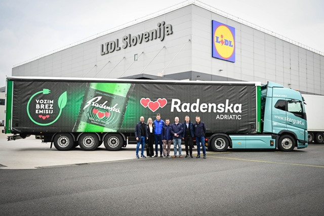 Na slovenskih cestah prvi električni tovornjak Radenske