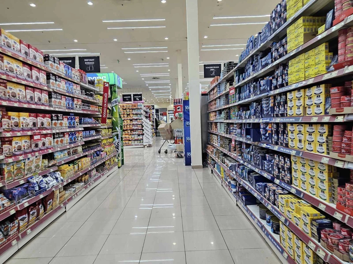 Črna gora: Nov Volijev hipermarket v Igalu odprli na starem naslovu